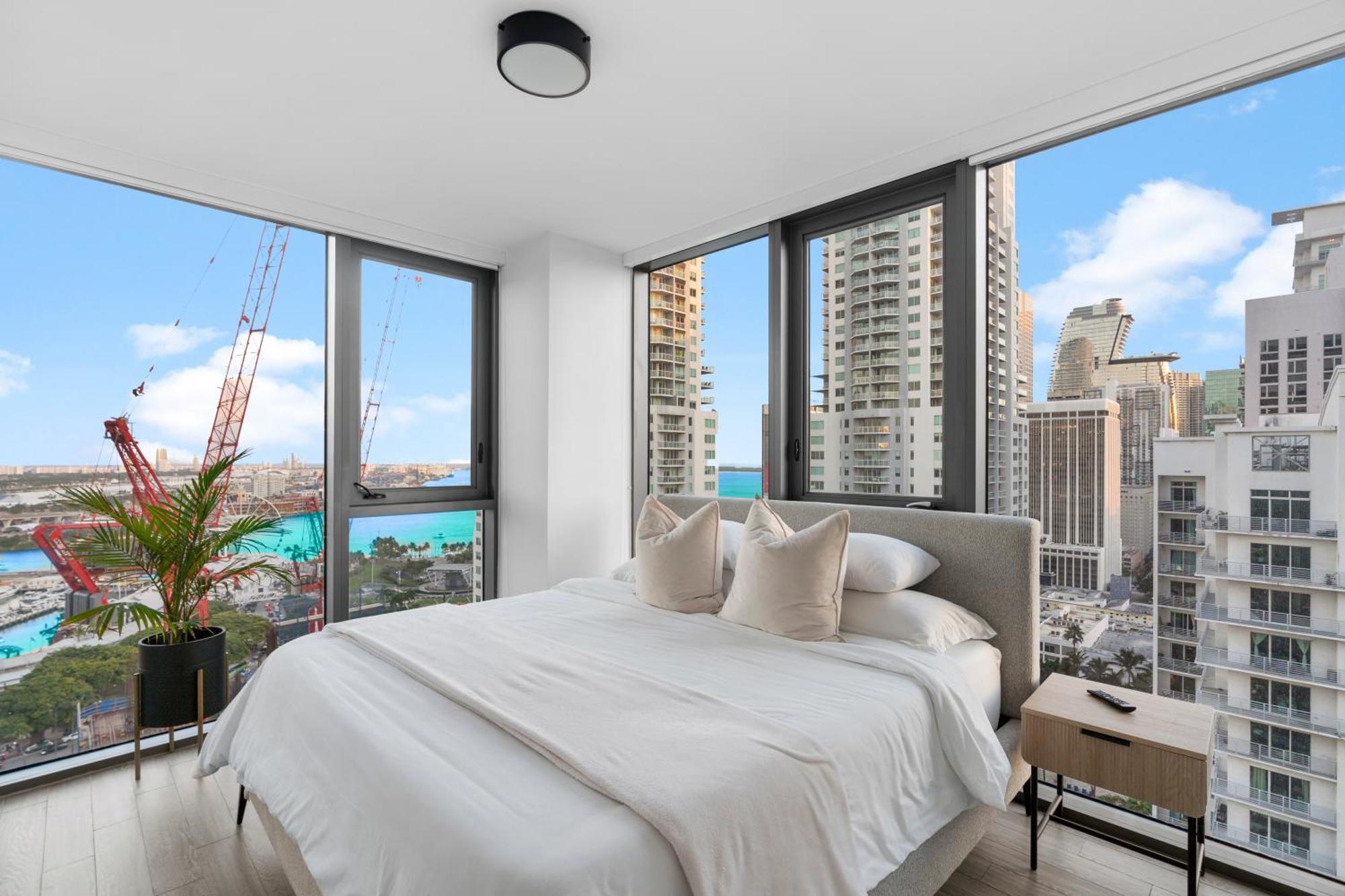 Beautiful 2 Beds, 2 Bath Apartamento *